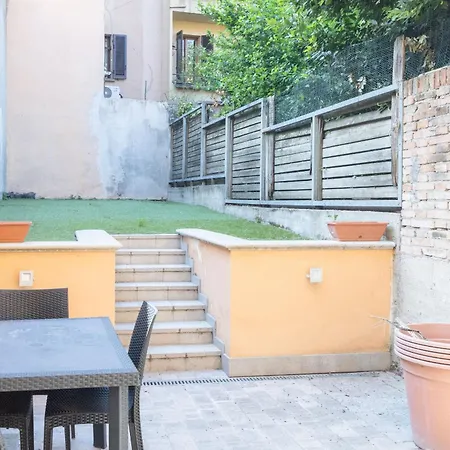 Borgo San Pietro Garden, By Short Holidays Lägenhet